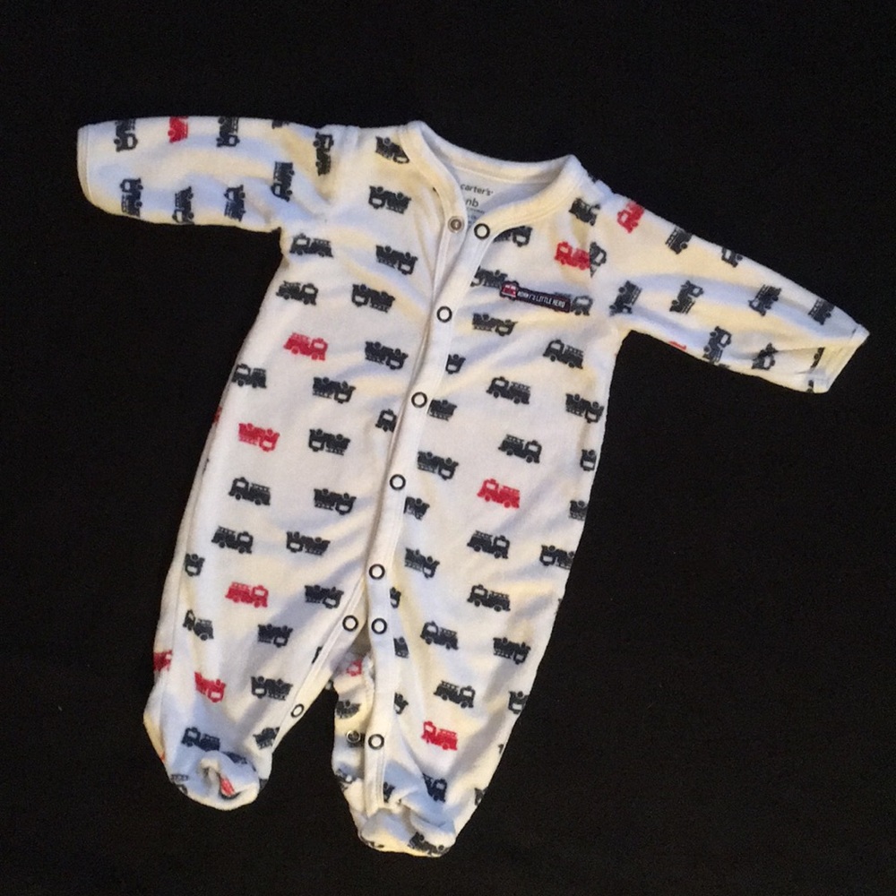 🚨⭐️HOST PICK!!⭐️🚨 Firetruck Footie Pajamas🚒